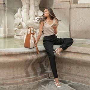 Lightweight high waisted pants with thick band and pockets